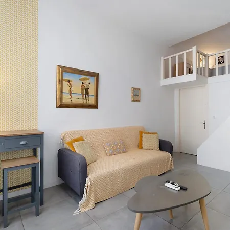 Vintage Apartment *